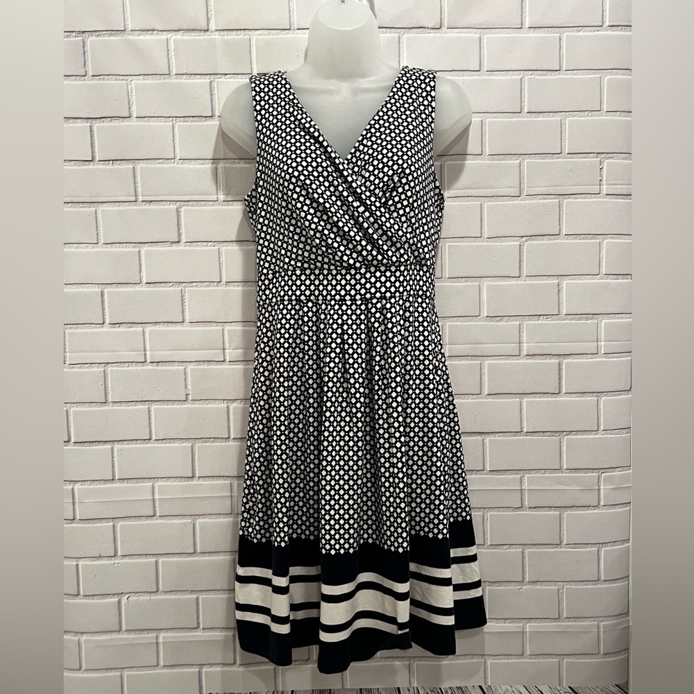 LANDS END women sleeveless navy and white dress/size M